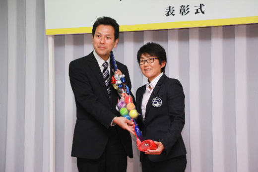 神奈川県高等学校ゴルフ連盟理事長 高橋様へゴルフセット（目録）寄贈